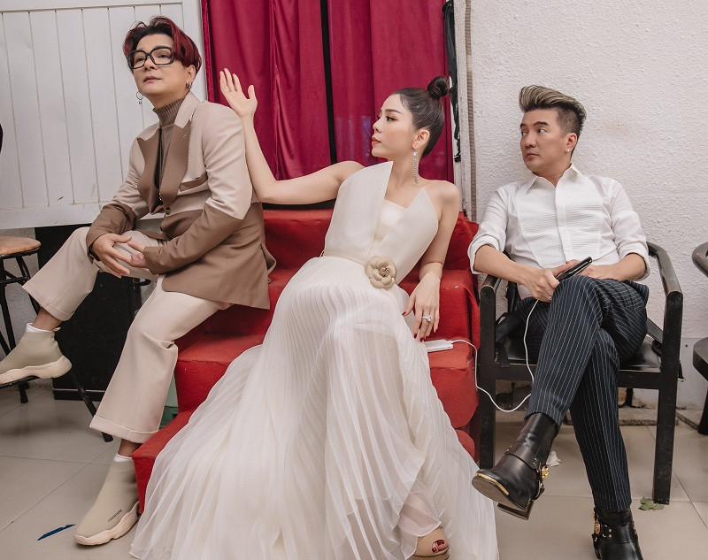 Vũ Hà, Lệ Quyên và ca sĩ Đàm Vĩnh Hưng trong hậu trường đêm nhạc.