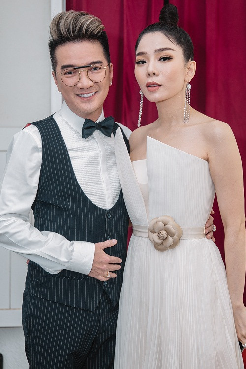 Hàng tháng bên cạnh 2 nhân vật chính, Đàm Vĩnh Hưng và Lệ Quyên còn kêu gọi sự chung tay của rất nhiều nghệ sĩ khác tham gia. Mỗi lần quyên góp các nghệ sĩ lại sử dụng số tiền cho một địa chỉ từ thiện khác nhau.