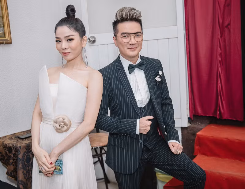 Giua on ao vu treo thuong, Dam Vinh Hung di hat quyen tien cho tre em ngheo