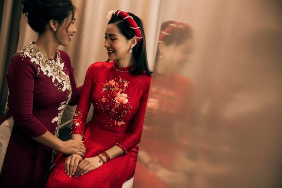 Tháng 10 vừa qua, Lưu Đê Ly và Huy DX đã tổ chức đám hỏi. Ngày 6/12, cô nàng đã chính thức tổ chức đám cưới cùng chồng. Được biết, buổi lễ diễn ra ở một trung tâm tiệc cưới trên phố Quán Sứ (Hoàn Kiếm, Hà Nội).