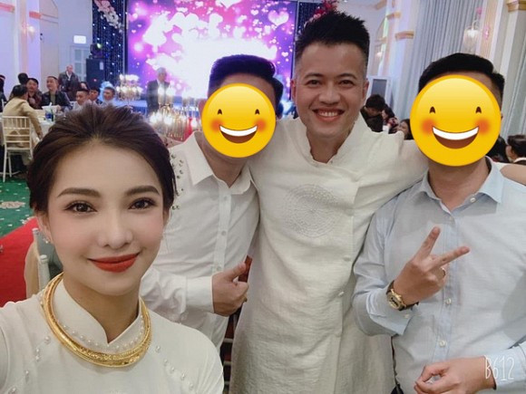 Trước đó, Lưu Đê Ly tiết lộ cô sẽ tổ chức đám cưới theo hai phong cách ở Việt Nam và nước ngoài. Cũng giống như đám hỏi, đám cưới của Lưu Đê Ly được tổ chức bí mật.