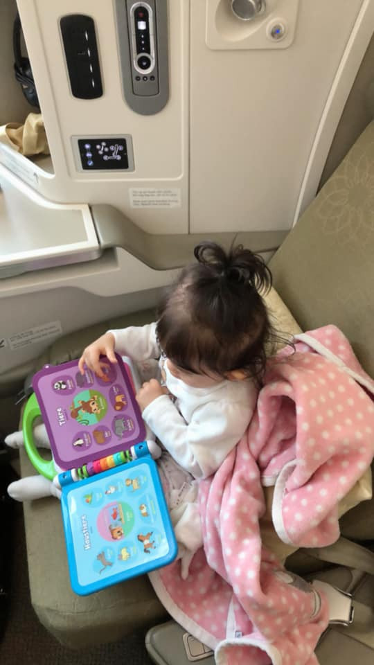 Mai Hồ và chồng Việt kiều đưa các con về Việt Nam sau hơn 1 năm định cư ở nước ngoài.