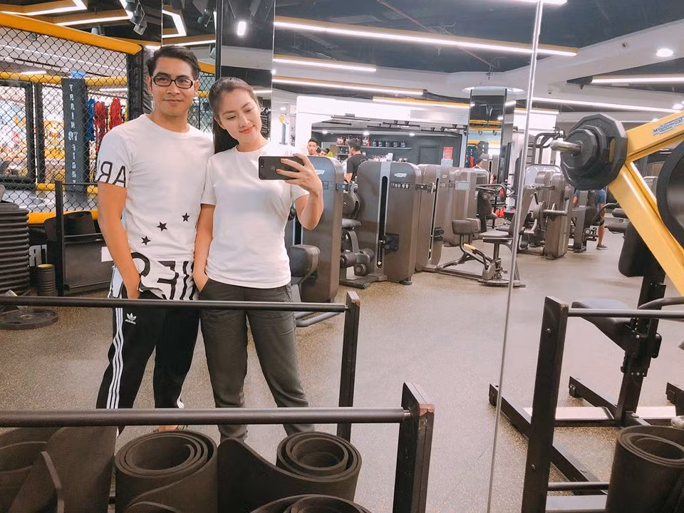 Ngoài ra, mới đây, stylist cũ của Ngọc Lan bất ngờ tiết lộ chuyện nữ diễn viên vay 500 triệu để trả cho Thanh Bình khi cả hai hoàn tất thủ tục ly hôn.