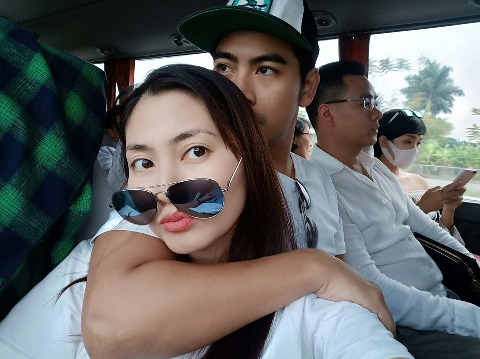 Trên trang cá nhân, cặp đôi diễn viên từ lâu đã không còn chia sẻ hình ảnh cùng nhau. Thậm chí, khi con trai bị ốm, Ngọc Lan một mình chăm sóc con, đưa con đi bệnh viện mà vắng mặt ông xã.