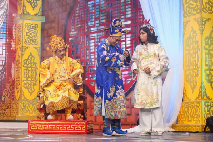 Năm nay, Táo quân ngừng sản xuất sau 16 năm chương trình lên sóng. Theo thông tin từ nhà đài, thay thế chương trình Táo quân sẽ là một chương trình mới.