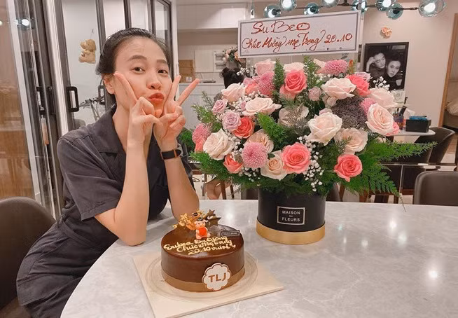 Dam Thu Trang khoe duoc Subeo tang qua nhan ngay 20/10