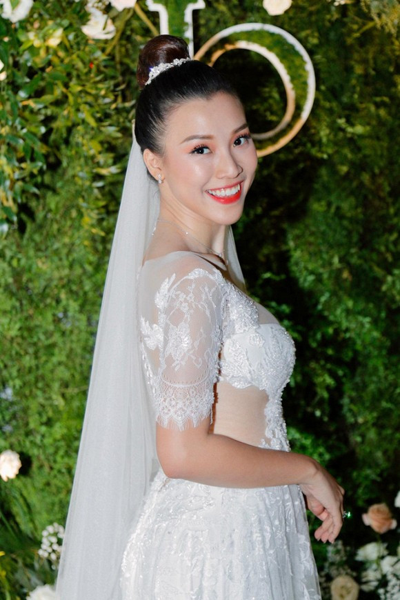 A hau Hoang Oanh dinh nghi van mang thai vi lo bung to bat thuong-Hinh-3