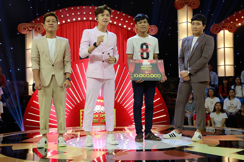 Được sự ủng hộ của khán giả trường quay, Hoàng Long tiếp tục thi vòng hai với một bản rap liên hồi khiến Trấn Thành nghe xong cũng muốn “líu lưỡi”. Nhờ đó mà Hoàng Long đã chọc cười nam danh hài thành công và giành được 10 triệu đồng.