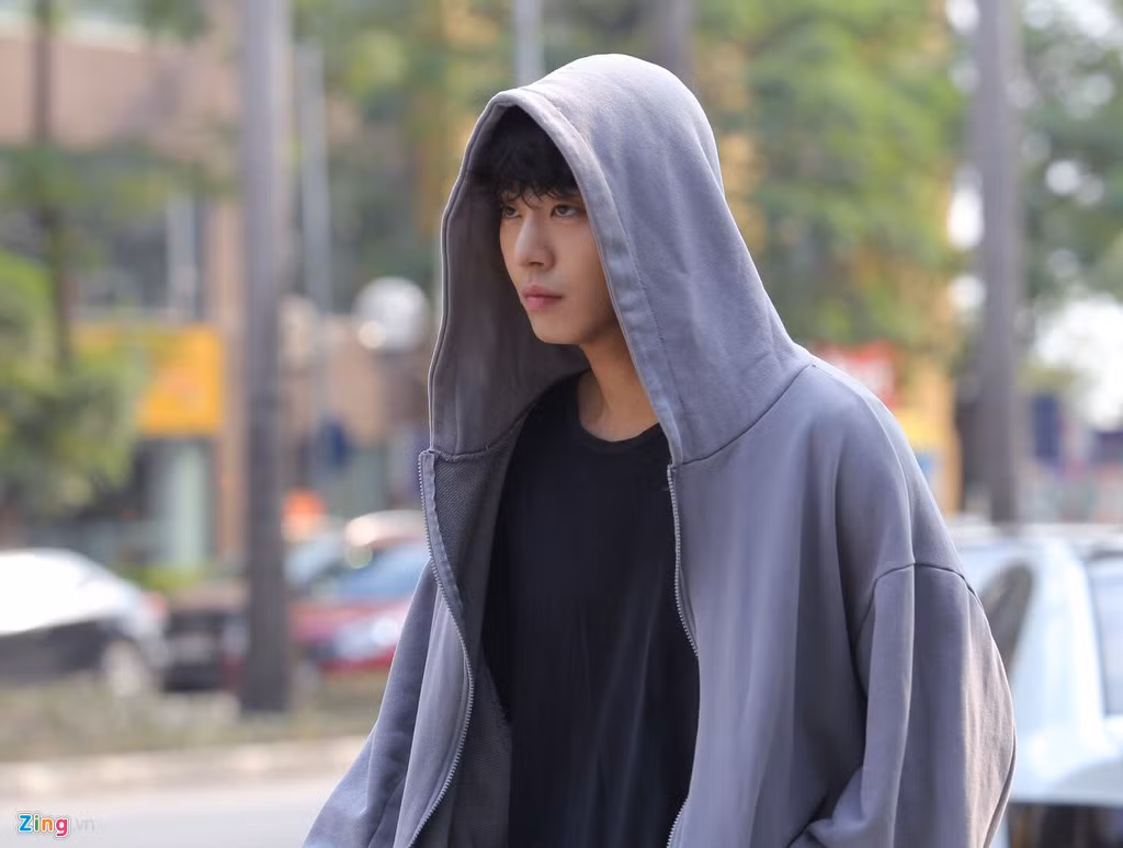 Cận cảnh vẻ ngoài điển trai của nam diễn viên 24 tuổi.