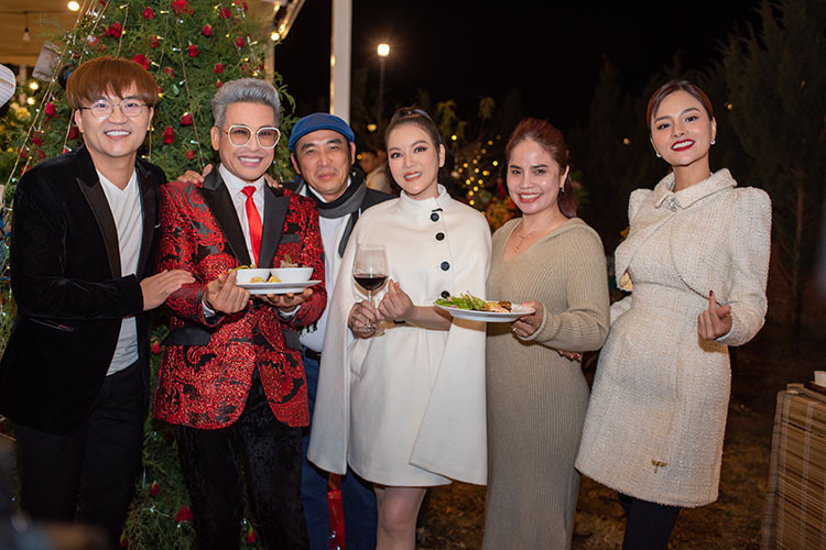 Các sao Việt quy tụ chung vui cùng Lý Nhã Kỳ ở khu resort.