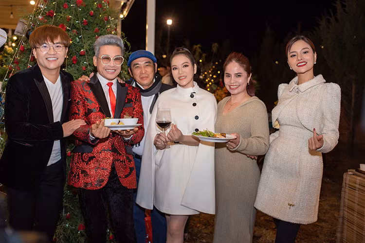 Các sao Việt quy tụ chung vui cùng Lý Nhã Kỳ ở khu resort.