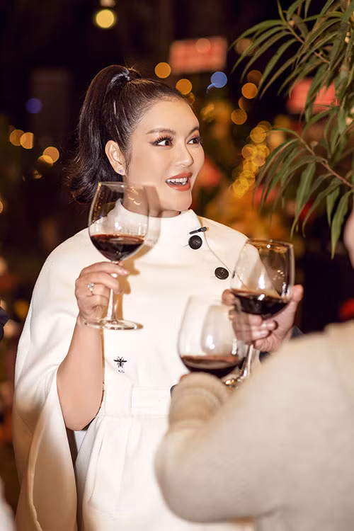 Lý Nhã Kỳ muốn chọn ngày đặc biệt này để tưởng nhớ về cha nơi thiên đường.