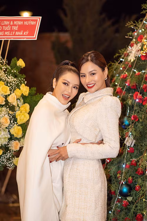 Lý Nhã Kỳ và Vũ Thu Phương.