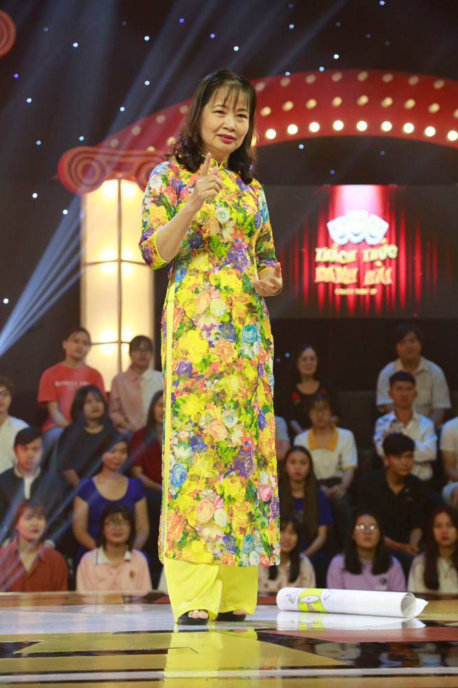 Nu giang vien hanh dong bat ngo sau khi che Truong Giang tham te