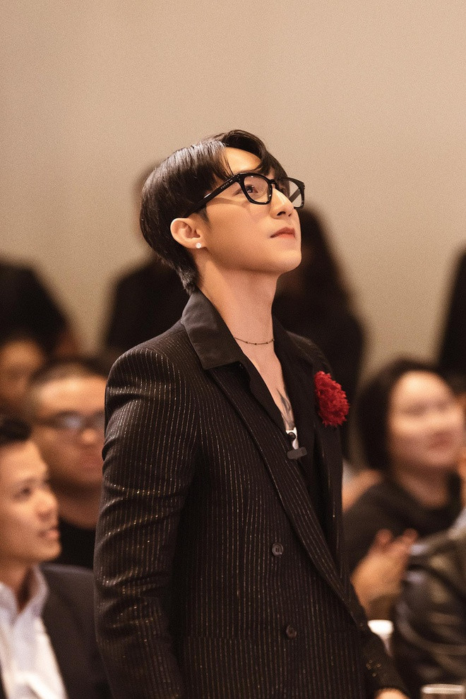 Khi được hỏi về những nhiều làm được và chưa được trong năm 2019, giọng ca sinh năm 1994 trả lời: “Niềm vui lớn nhất chính là dự án Hãy trao cho anh và Sky Tour. Đó là 2 dự án khiến tôi hạnh phúc dù chưa thực sự hoàn hảo. Hãy trao cho anh và Sky Tour là dấu mốc để lại cho tôi những bài học quý giá".