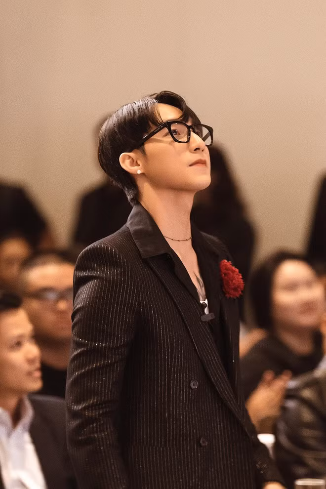 Khi được hỏi về những nhiều làm được và chưa được trong năm 2019, giọng ca sinh năm 1994 trả lời: “Niềm vui lớn nhất chính là dự án Hãy trao cho anh và Sky Tour. Đó là 2 dự án khiến tôi hạnh phúc dù chưa thực sự hoàn hảo. Hãy trao cho anh và Sky Tour là dấu mốc để lại cho tôi những bài học quý giá".