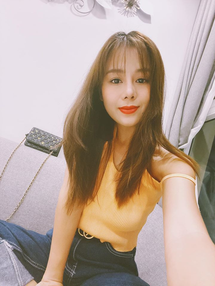 Mới nhất, "kiều nữ làng hài" Nam Thư bị nghi vấn có mối quan hệ tình cảm với con trai của danh hài Hoài Linh khi cả hai có nhiều ảnh thân mật. Tuy nhiên, Thành Vinh đã lên tiếng phủ nhận.