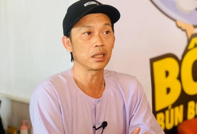 Hanh dong gay sot cua Hoai Linh khi dien hoi cho