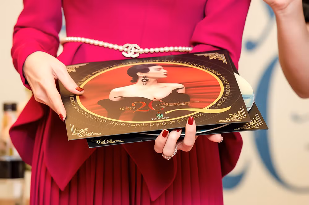 Viet Tu tiet lo chuyen “dot” 30 ty cua Le Quyen cho Q Show doc dien-Hinh-5