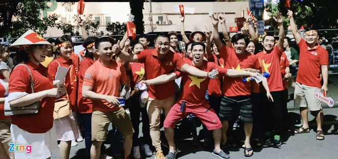 Trang Tran, Minh Quan dong vien thu mon Bui Tien Dung-Hinh-2