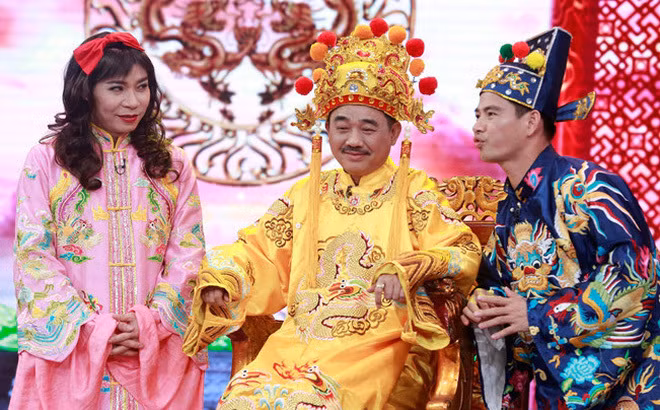 NSND Công Lý được yêu thích với vai "Cô Đẩu" trong Táo Quân mỗi năm.