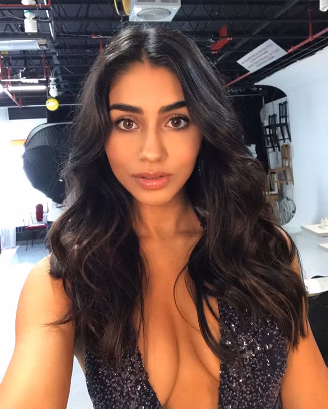 Tiếp theo, ngôi vị thứ 4 được ưu ái cho Megha Sandhu. Người đẹp đến từ Canada cao 1,79 m, có thể nói được tiếng Anh, tiếng Pháp và tiếng Hindi.