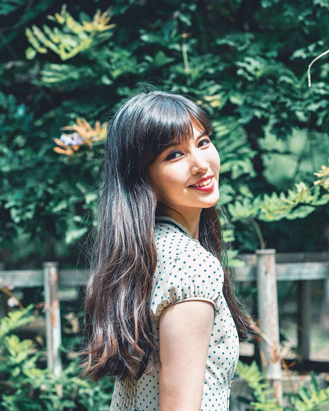 Tuy nhiên, về sức hút trên sân khấu, cô không được đánh giá cao. 9X còn bị bóc mẽ "sống ảo" vì chỉnh ảnh quá đà trên mạng xã hội.