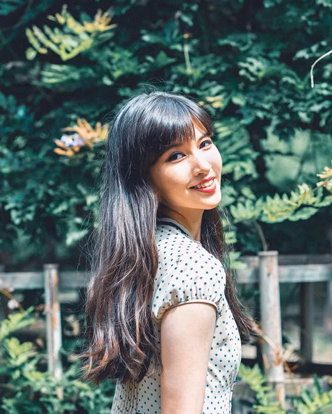 Tuy nhiên, về sức hút trên sân khấu, cô không được đánh giá cao. 9X còn bị bóc mẽ "sống ảo" vì chỉnh ảnh quá đà trên mạng xã hội.