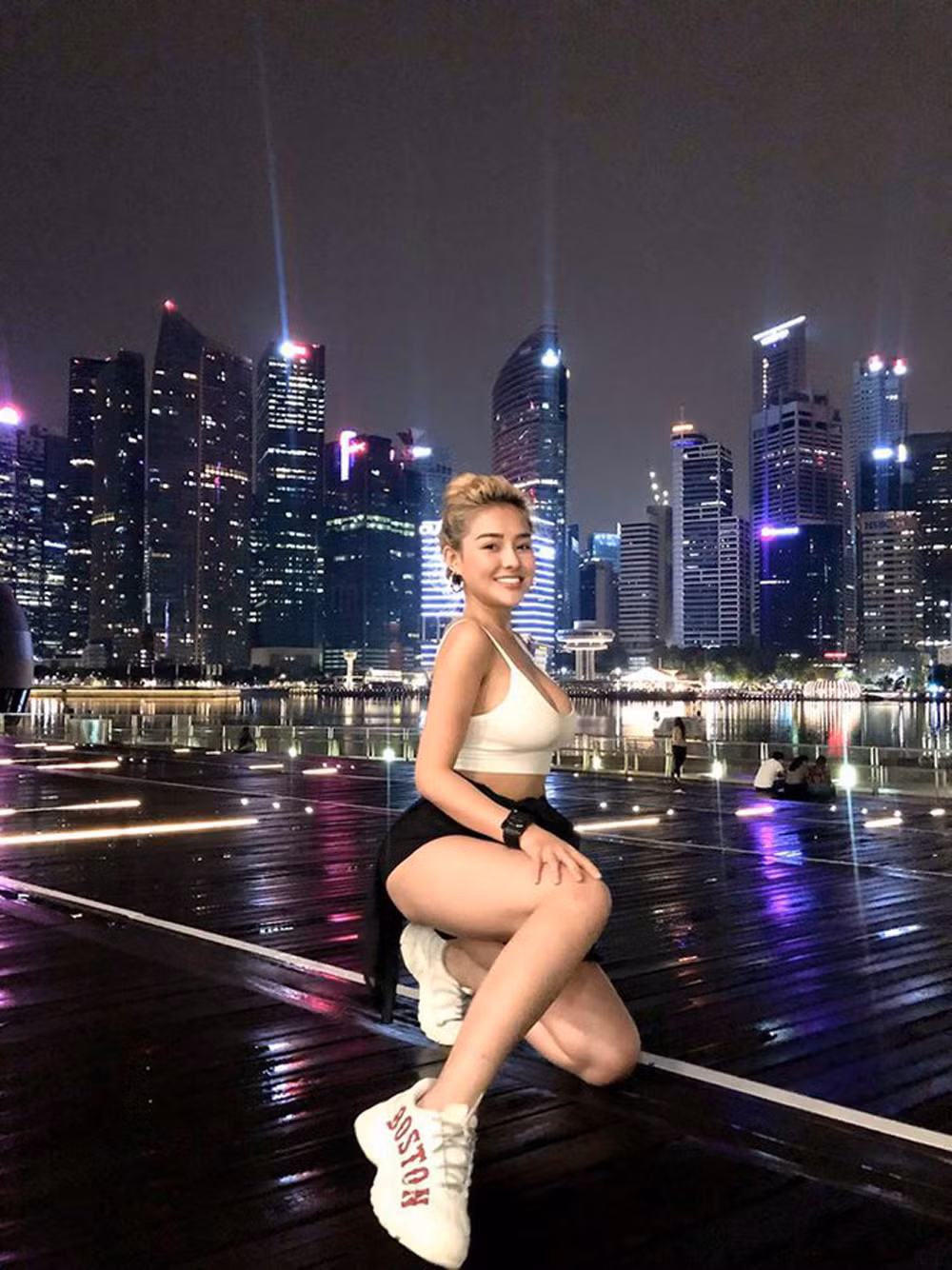 Hiện tại, ồn ào của Ngân 98 vẫn chưa lắng xuống. Nhiều người cho rằng, người đẹp này đang chiêu trò để đánh bóng tên tuổi.