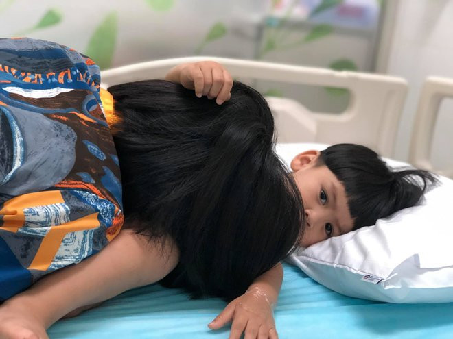 Ngoc Lan ke dem kinh hoang con nhap vien, chong vang mat kho hieu-Hinh-2