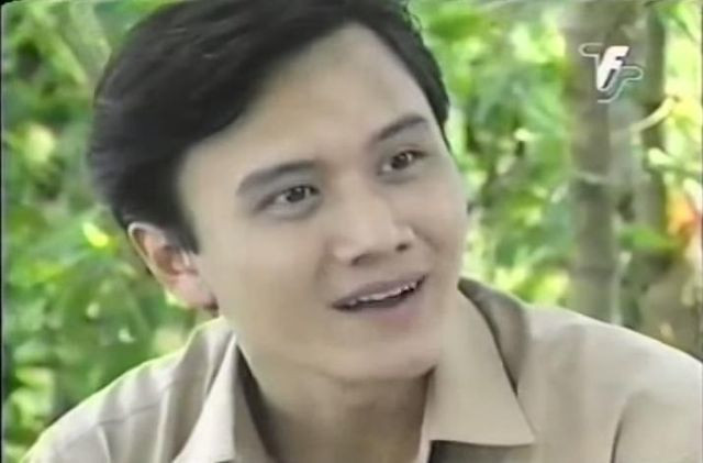 Trước khi đến với Người đẹp Tây Đô, Lê Công Tuấn Anh đã là tên tuổi nổi danh của điện ảnh Việt. Anh sở hữu vẻ ngoài điển trai, đậm chất tài tử nên được chọn vào vai Quang, người yêu của Bạch Cúc. Chuyện tình ngang trái của cả hai lấy đi không biết bao nhiêu nước mắt của khán giả.