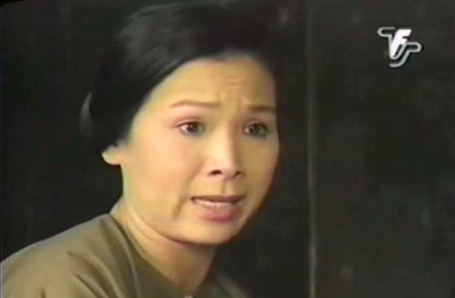 NSƯT Kim Xuân đảm nhận vai mẹ của Bạch Cúc - một người phụ nữ truyền thống xưa. Với gương mặt phúc hậu, nụ cười hiền dịu, NSƯT Kim Xuân một lần nữa khẳng định danh hiệu “bà mẹ quốc dân” khi vào vai mẹ của Bạch Cúc khá ngọt trong Người đẹp Tây Đô.