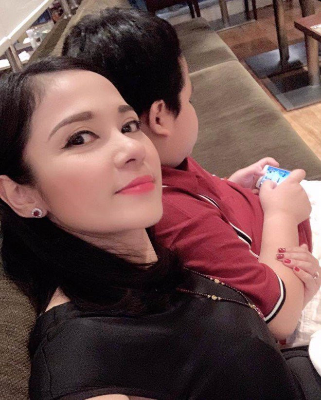 Sau nhiều giông tố cuộc đời, diễn viên Việt Trinh giờ đây chọn cuộc sống yên bình, không dấn thân quá nhiều vào chốn showbiz thị phi dù nhiều năm trở lại đây, cô dần được công chúng mở rộng vòng tay chào đón. Cách đây không lâu, người đẹp tuyên bố sẽ chọn cuộc sống độc thân suốt đời. Hiện tại, Việt Trinh tập trung hoạt động từ thiện, một lòng hướng về Phật pháp và hài lòng với cuộc sống cùng con trai.