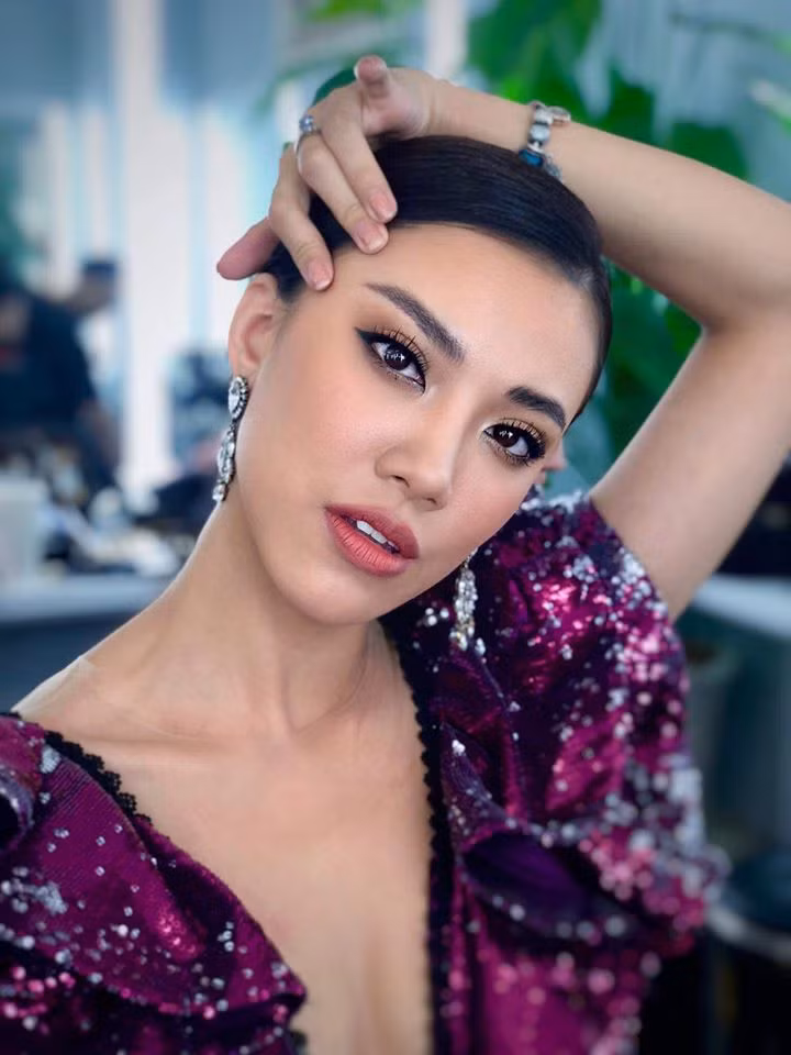 Đến với Hoa hậu Hoàn vũ Việt Nam 2019, Kim Duyên đã rèn luyện bản thân hơn 1 năm về kỹ năng, tri thức và vốn tiếng Anh tại Singapore.