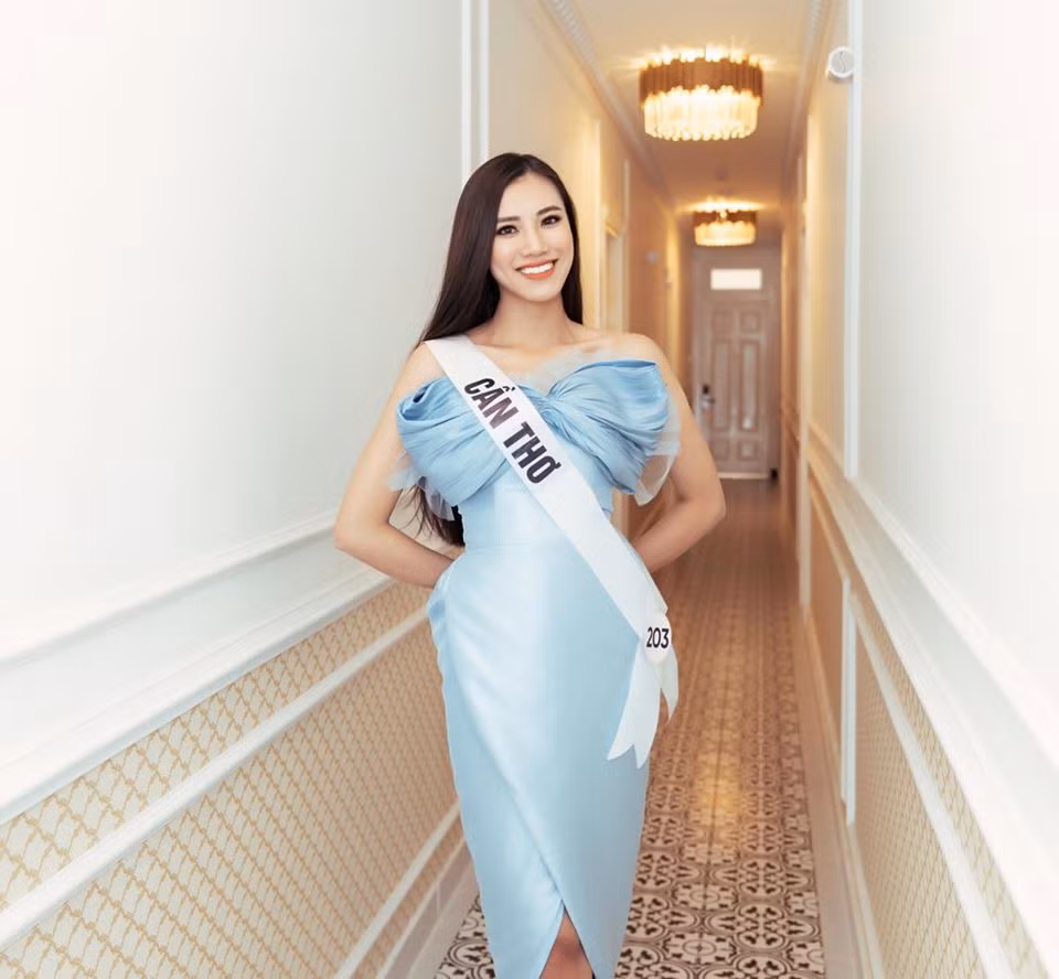 Trước khi tham gia cuộc thi Hoa hậu Hoàn vũ Việt Nam, Huỳnh Kim Duyên từng ghi danh tại cuộc thi Hoa khôi Áo dài Việt Nam 2014, Hoa hậu Việt Nam 2016.