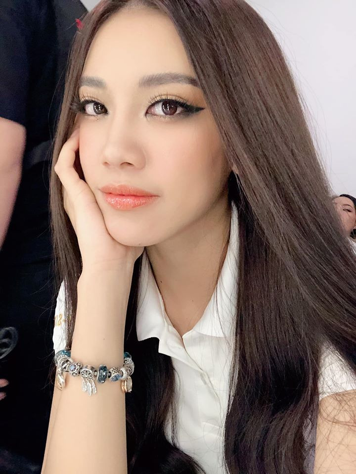 Hiện tại, người đẹp Cần Thơ đã tốt nghiệp ngành Quản trị Kinh doanh của Đại học Stamford Raffles (Singapore).