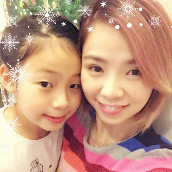 Cô dồn sức cho công việc và chăm sóc con gái.