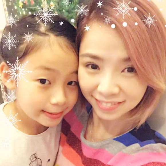 Cô dồn sức cho công việc và chăm sóc con gái.