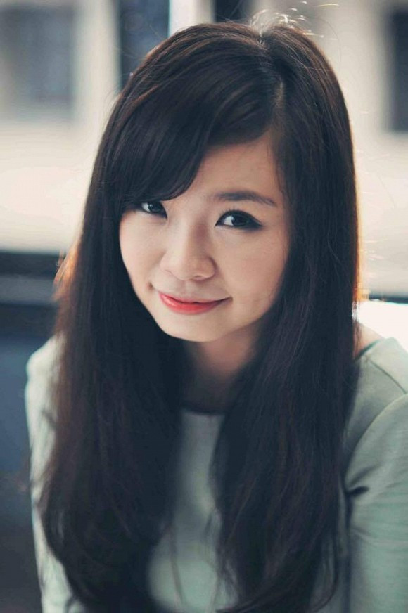 Cô làm Biên tập viên của một Đài truyền hình phía Nam.