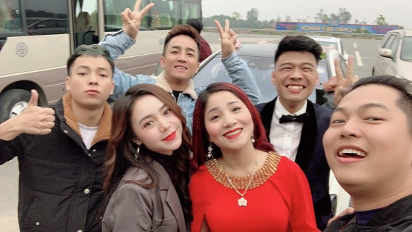 Trung Ruồi là người kín tiếng về chuyện tình cảm. Khi công bố chuyện kết hôn, anh mới tiết lộ về bạn gái. Cô dâu Ngọc Hà sinh năm 1996, quê Yên Bái, hiện là diễn viên múa. Cả hai đã có thời gian hẹn hò 3 năm.