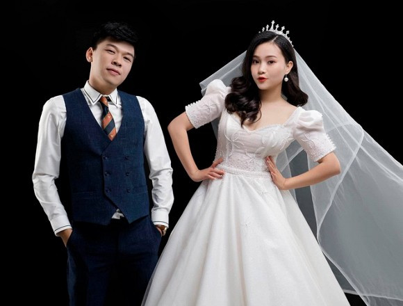 Do nhà hai bên gia đình ở xa nhau nên hôm nay, lễ cưới của Trung Ruồi sẽ tổ chức ở quê vợ. Tiệc cưới tại Hà Nội sẽ diễn ra vào ngày 5/1/2020.