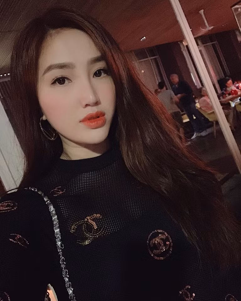 Sau 13 năm gia nhập showbiz, Bảo Thy đối mặt với tin đồn "ế show, hết thời". Tuy vậy, nữ ca sĩ phủ nhận cho rằng hiện tại cô chạy show có chọn lọc hơn nhưng cát-sê cao gấp 3 lần thời trước.