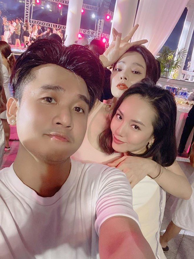 Ai cũng hào hứng, vui vẻ tham dự những trò chơi, thử thách từ ban tổ chức.