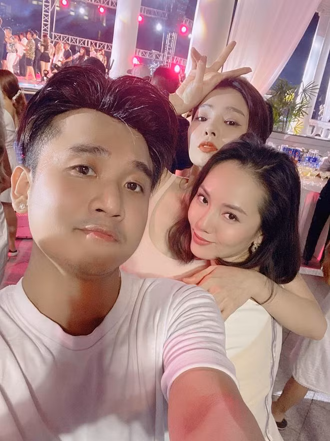 Ai cũng hào hứng, vui vẻ tham dự những trò chơi, thử thách từ ban tổ chức.