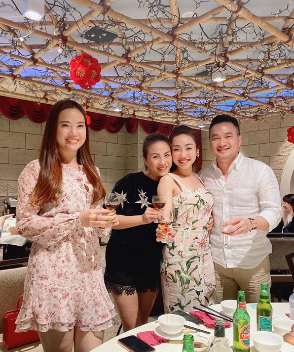 Ngoài ra, Chi Bảo và Lý Thuỳ Chang còn hội ngộ cùng những người thân thiết.