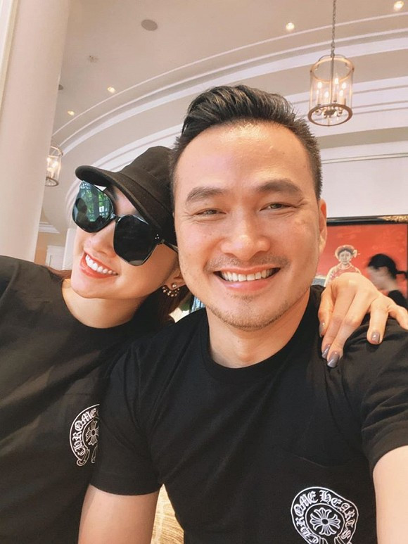 Từ khi công khai hẹn hò, cặp đôi thường xuyên "dính với nhau như hình với bóng" trong các sự kiện hay đi du lịch trong ngoài nước.