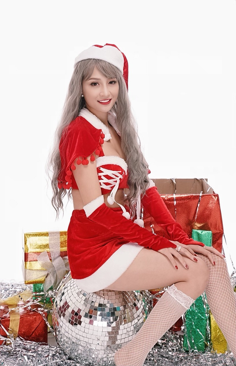 Nói về lựa chọn nghề DJ nhiều thị phi, Trang Sarah chia sẻ, nhiều khi trong cuộc sống nghề chọn người chứ không phải người chọn nghề. Nghề DJ cũng là nhân duyên với cô, hồi mới vào nghề, và cô nghĩ không nghề nào là dành cho giới tính nào cả, nếu có đam mê và khả năng thì mình cứ làm thôi.