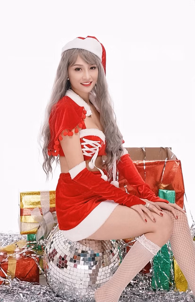 Nói về lựa chọn nghề DJ nhiều thị phi, Trang Sarah chia sẻ, nhiều khi trong cuộc sống nghề chọn người chứ không phải người chọn nghề. Nghề DJ cũng là nhân duyên với cô, hồi mới vào nghề, và cô nghĩ không nghề nào là dành cho giới tính nào cả, nếu có đam mê và khả năng thì mình cứ làm thôi.