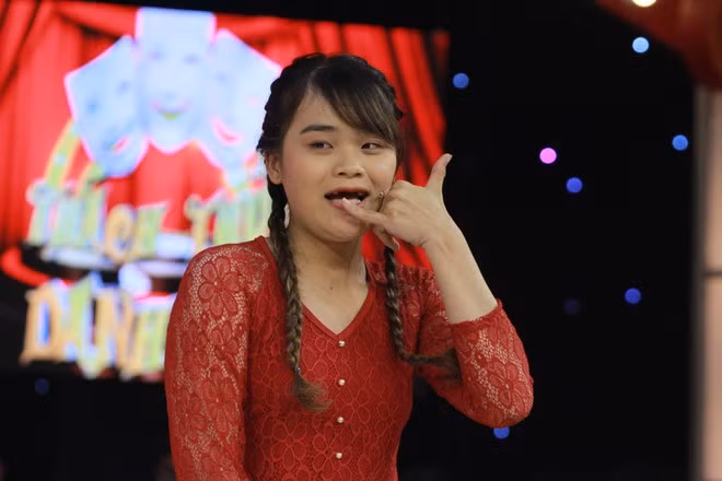 Co gai mat 9 rang thang 100 trieu Thach thuc danh hai con duoc tai tro lam rang