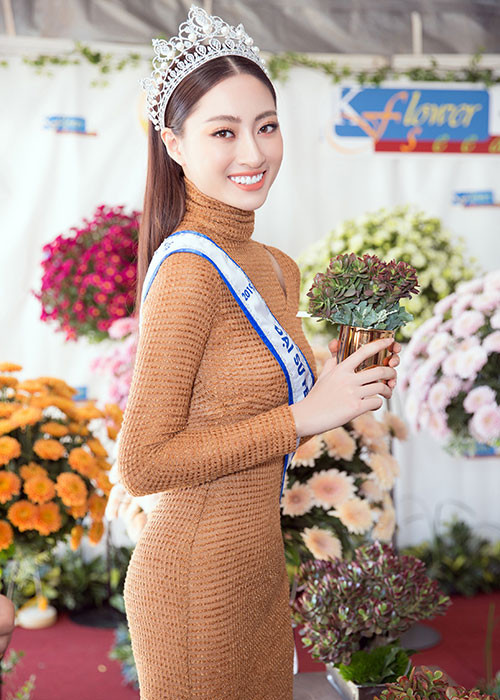 Đảm nhận vai trò đại sứ hình ảnh cho Festival Đà Lạt 2019, Lương Thùy Linh cùng ê-kíp đi đến nhiều địa điểm để ghi hình cho chuỗi hoạt động của lễ hội.